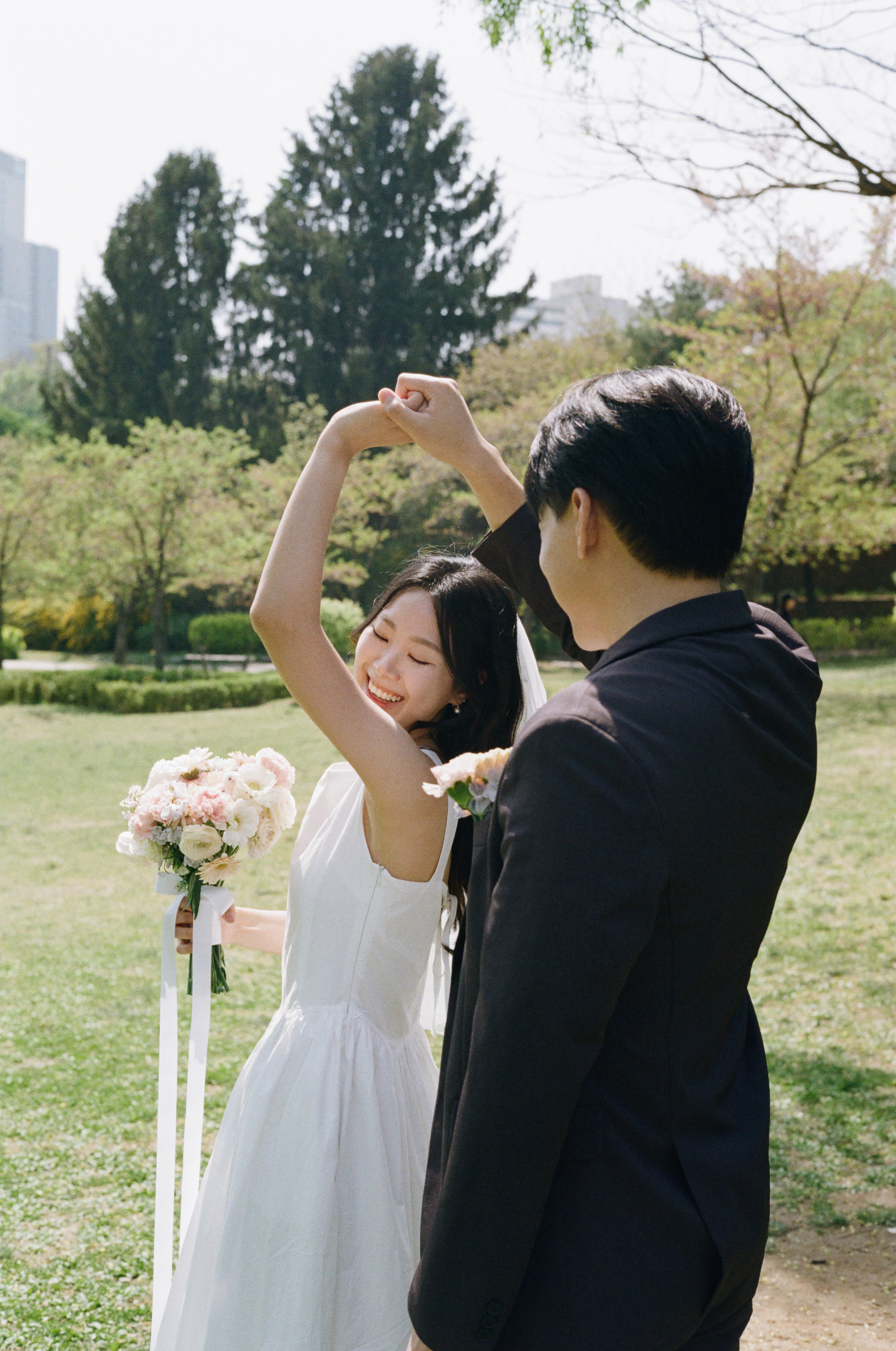 Ellie Lee and John Min couple photo